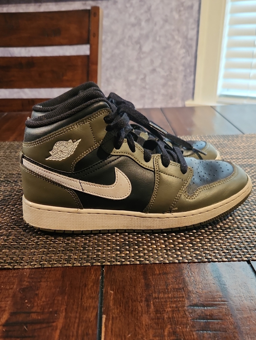 Air Jordan 1 Mid-Top Sneakers in Olive Green and Black, Size 6Y